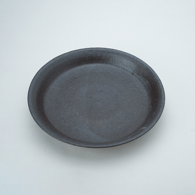 40.黒釉八寸丸皿
