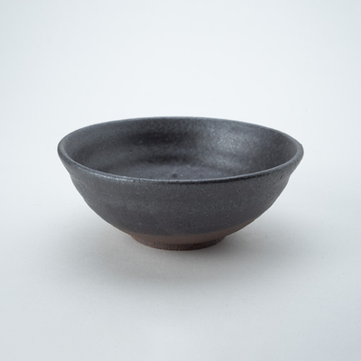 44.黒釉丸小鉢