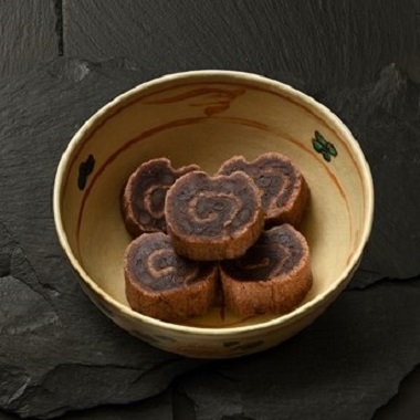 俵屋吉冨 京銘菓 雲龍 半棹 | 式亭 オンラインショップ