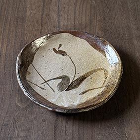 絵唐津脚付皿・草絵（限定品）