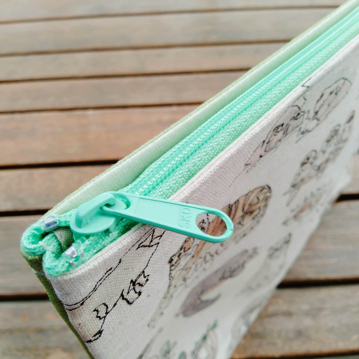 フラットポーチ 野生への扉 ≪神戸どうぶつ王国×minaco sakamoto