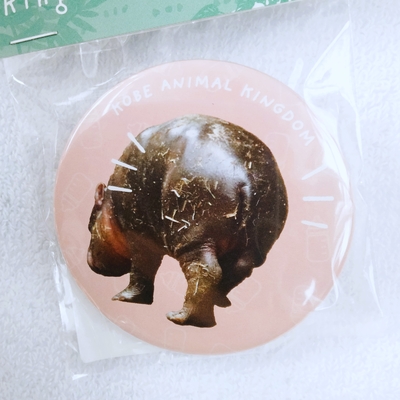 缶バッジ54㎜ コビトカバ ウタ おしり