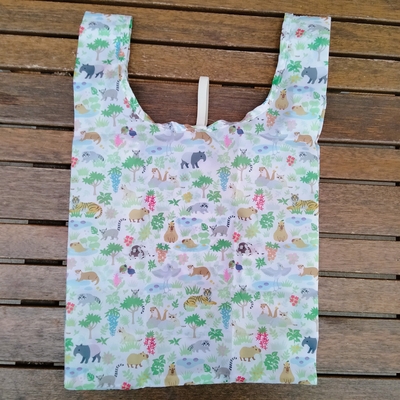 エコバッグ（コンビニサイズ）　シャムドクチュール白　王国動植物テキスタイル柄　　ハシビロコウ　マヌルネコ　カンムリシャコ　カピバラ　ミナミコアリクイ　ワオキツネザル　コツメカワウソ