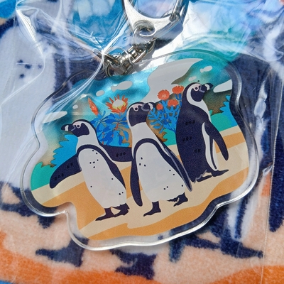 アクリルキーホルダー　ケープペンギンとアフリカの花々