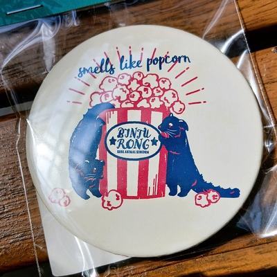 缶バッジ54㎜　smells like popcorn ビントロング