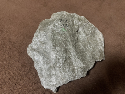 バドガシュタイン鉱石　&alpha;&beta;放射線量　0.5&mu;㏜未満　ラドン濃度校正値　14Bq/m3以上　3.04kg　37,070円　No.10001