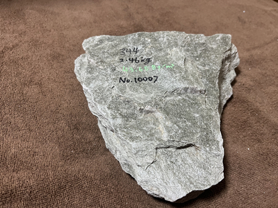 バドガシュタイン鉱石　&alpha;&beta;放射線量　0.5&mu;㏜未満　ラドン濃度校正値　43Bq/m3以上　2.46kg　57,080円　No.10007