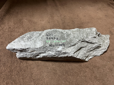 バドガシュタイン鉱石　&alpha;&beta;放射線量　0.5&mu;㏜未満　ラドン濃度校正値　59Bq/m3以上　3.24kg　75,820円　No.10009