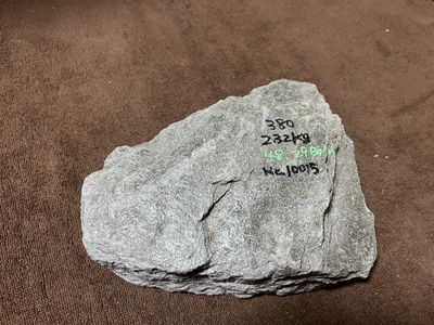 バドガシュタイン鉱石　&alpha;&beta;放射線量　0.5&mu;㏜未満　ラドン濃度校正値　48Bq/m3以上　2.32kg　60,250円　No.10015