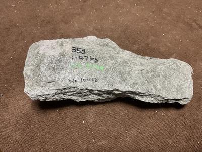 バドガシュタイン鉱石　&alpha;&beta;放射線量　0.5&mu;㏜未満　ラドン濃度校正値　45Bq/m3以上　1.47kg　51,990円　No.10016