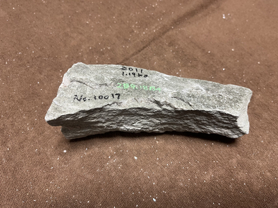 バドガシュタイン鉱石　&alpha;&beta;放射線量　0.5&mu;㏜未満　ラドン濃度校正値　259Bq/m3以上　1.19kg　227,470円　No.10017