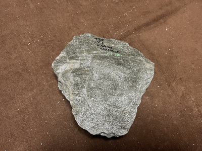 バドガシュタイン鉱石　&alpha;&beta;放射線量　0.5&mu;㏜未満　ラドン濃度校正値61Bq/m3Bq以上　2.66kg　73,420円　No.10020