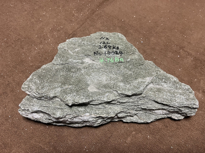 バドガシュタイン鉱石　&alpha;&beta;放射線量　0.5&mu;㏜未満　ラドン濃度校正値4Bq/m3以上　2.69kg　26,960円　No.10024