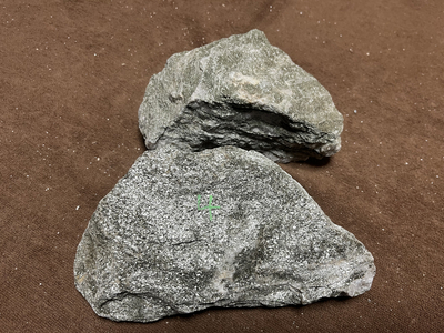 バドガシュタイン鉱石　&alpha;&beta;放射線量　最大4&mu;㏜　平均1&mu;㏜　ラドン濃度校正値41Bq/m3以上　2.895kg　72,940円　No.20001