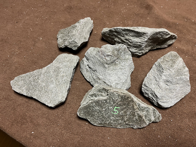 バドガシュタイン鉱石　&alpha;&beta;放射線量　最大5&mu;㏜　平均1&mu;㏜　ラドン濃度校正値69.38Bq/m3以上　2.53kg No.20002