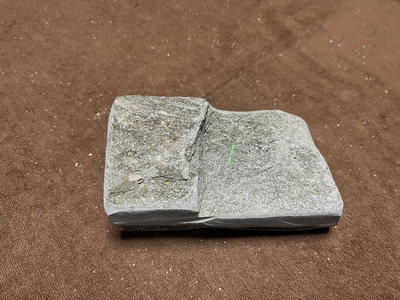 バドガシュタイン鉱石　&alpha;&beta;放射線量　1&mu;㏜　ラドン濃度校正値50.73Bq/m3以上　1.58kg No.20003