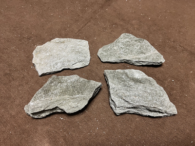 バドガシュタイン鉱石　&alpha;&beta;放射線量　0.5&mu;㏜未満　ラドン濃度校正値6.38Bq/m3以上　1.19kg No.20004