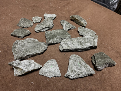 バドガシュタイン鉱石　&alpha;&beta;放射線量　最大1　平均0.5&mu;㏜　ラドン濃度校正値22.19Bq/m3以上　1.56kg No.20005