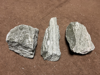 バドガシュタイン鉱石　&alpha;&beta;放射線量　0.5&mu;㏜未満　ラドン濃度校正値6.74Bq/m3以上　1.47kg No.20007