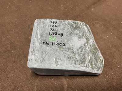 バドガシュタイン鉱石　&alpha;&beta;放射線量　最大32&mu;Sv　平均7&mu;Sv　ラドン濃度校正値30Bq/m3以上　1.98kg　175,200円　No.11002