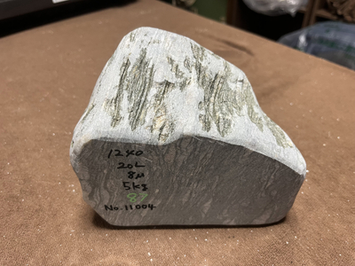 バドガシュタイン鉱石　&alpha;&beta;放射線量　最大11&mu;Sv　平均3&mu;Sv　ラドン濃度校正値87Bq/m3以上　5kg　245,380円　No.11004