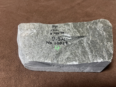 バドガシュタイン鉱石　&alpha;&beta;放射線量　平均0.5&mu;Sv　ラドン濃度校正値4Bq/m3以上　2.48kg No.10026 27,330円