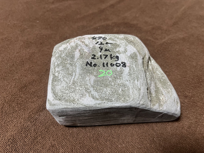 バドガシュタイン鉱石　&alpha;&beta;放射線量　最大51&mu;Sv　平均9&mu;Sv　ラドン濃度校正値20Bq/m3以上　2.17kg No.11008