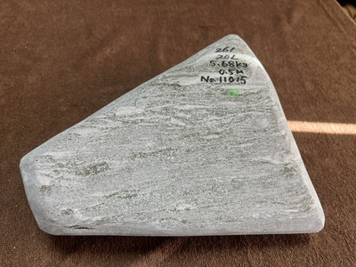 バドガシュタイン鉱石 &alpha;&beta;放射線量 最大1&mu;Sv 平均0.5&mu;Sv ラドン濃度校正値18Bq/m3以上 5.68kg 64,930円 No.11015