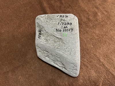 バドガシュタイン鉱石 &alpha;&beta;放射線量 最大2&mu;Sv 平均1&mu;Sv ラドン濃度校正値11Bq/m3以上 1.72kg 39,440円 No.11017