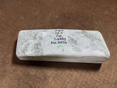 バドガシュタイン鉱石 &alpha;&beta;放射線量 平均値1&mu;Sv ラドン濃度校正値21Bq/m3以上 1.63kg 44,100円 No.11036