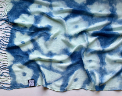 天然インディゴで染めたボタニカルストール(絞り柄ペパーミントA)