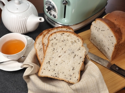 こうぼ屋さんの黒ごま入り食パン(1.5斤)