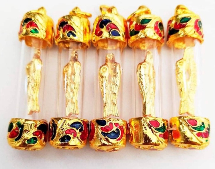 輸入品】お守り サリカ(恋愛・営業のお守り)／จี้ตะกรุดสาริกาลิ้นทอง