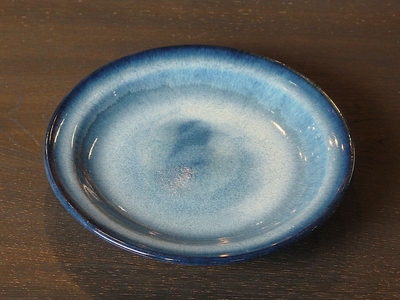 ブルー縁つき七寸皿