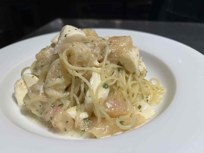 桃とモッツァレラチーズの冷たいパスタソース