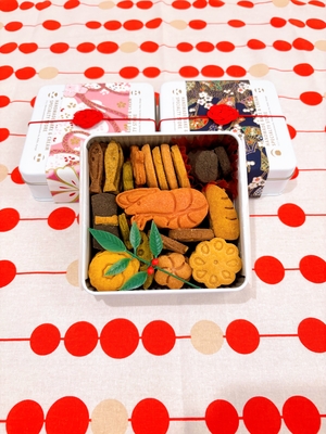 おせちクッキー缶
